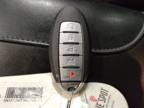 Used 2019 Nissan Rogue SV w/ Premium Package FWD image 32
