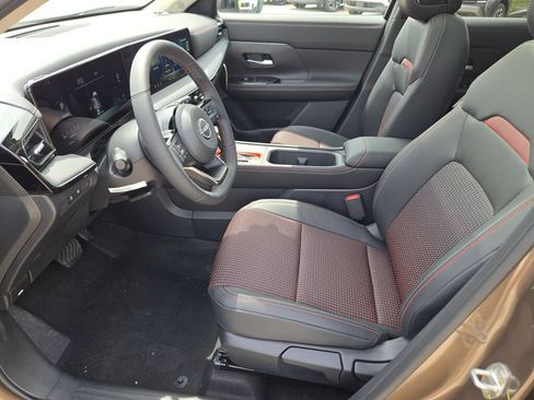 Used 2026 Nissan Kicks SR w/ SR Premium Package AWD/4WD image 18