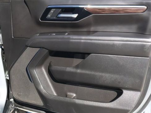 Used 2025 Chevrolet Tahoe Z71 AWD/4WD image 16