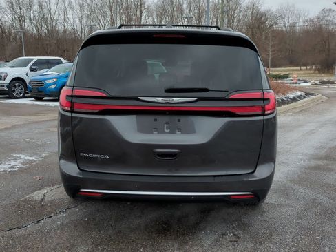 Used 2022 Chrysler Pacifica Touring-L image 7