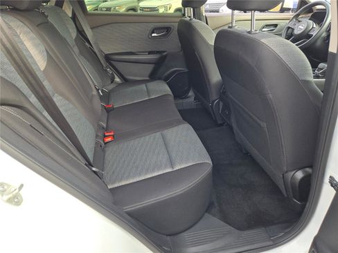 Used 2023 Nissan Rogue SV image 11