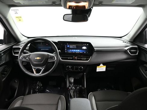 New 2025 Chevrolet TrailBlazer LT w/ Convenience Package FWD image 19