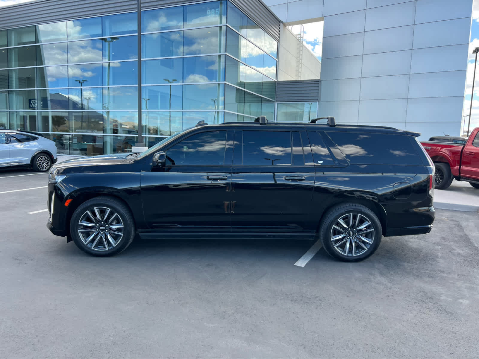Used 2021 Cadillac Escalade ESV Sport w/ Driver Assist Tech Package AWD/4WD image 13