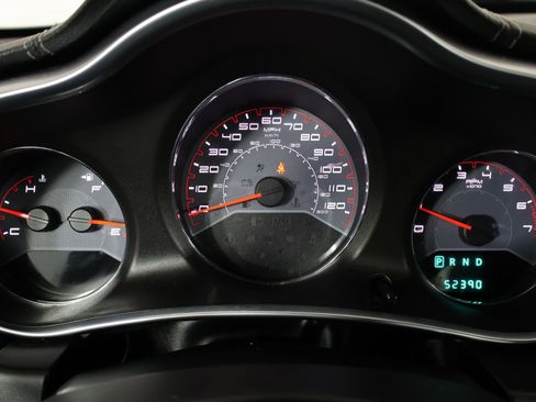Used 2013 Dodge Avenger SE FWD image 4