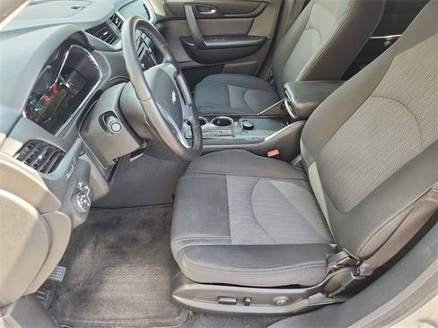 Used 2017 Chevrolet Traverse LT image 17
