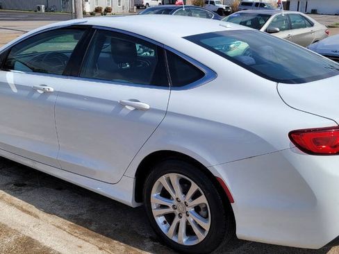 Used 2015 Chrysler 200 Limited w/ Convenience Group FWD image 4
