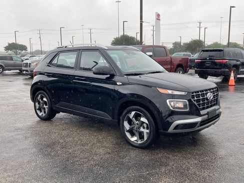 Used 2025 Hyundai Venue SEL FWD image 3