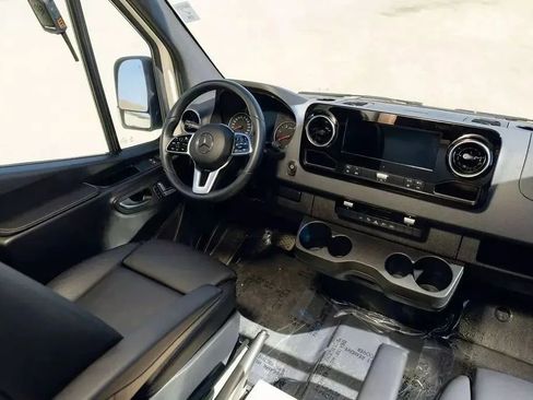Used 2021 Mercedes-Benz Sprinter 2500 image 60