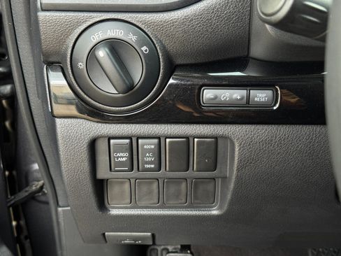 Used 2023 Nissan Titan SV w/ SV Convenience Package RWD image 16