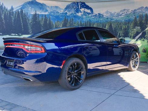 Used 2016 Dodge Charger SE w/ Blacktop Package RWD image 5