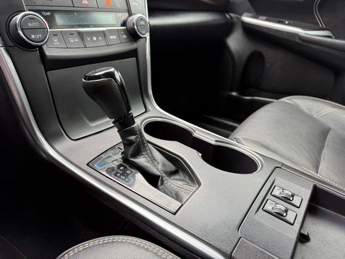 Used 2017 Toyota Camry XLE w/ Moonroof Package FWD image 26
