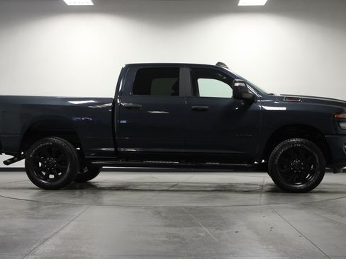 Used 2025 RAM 2500 Big Horn AWD/4WD image 3