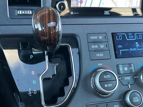 Certified 2020 Toyota Sienna Limited image 21