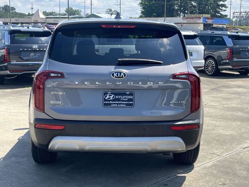 Used 2020 Kia Telluride LX AWD/4WD image 4