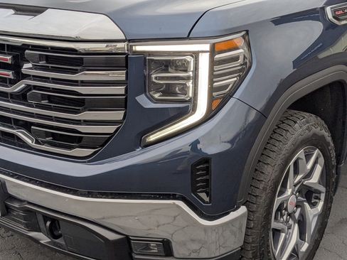 Used 2022 GMC Sierra 1500 SLT w/ SLT Convenience Package image 10