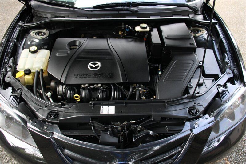 Used 2004 MAZDA MAZDA3 s w/ Moonroof & 6-CD Pkg FWD image 18