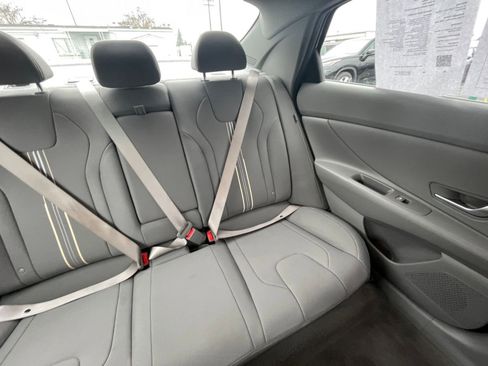 Used 2025 Hyundai Elantra SEL image 32