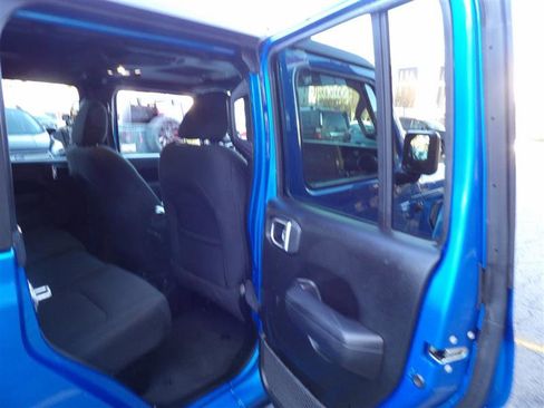 Used 2023 Jeep Gladiator Willys image 14