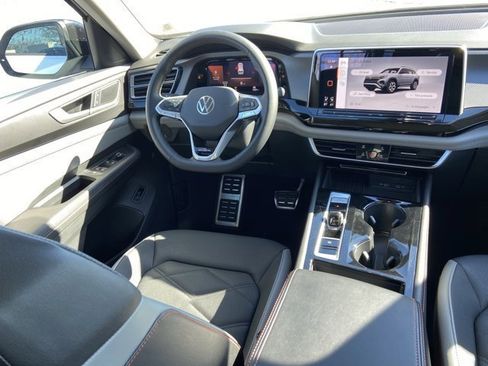 Used 2025 Volkswagen Atlas Peak Edition SE image 13