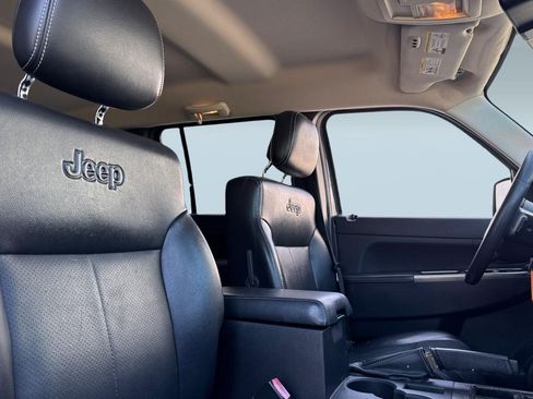 Used 2012 Jeep Liberty Limited Jet RWD image 29