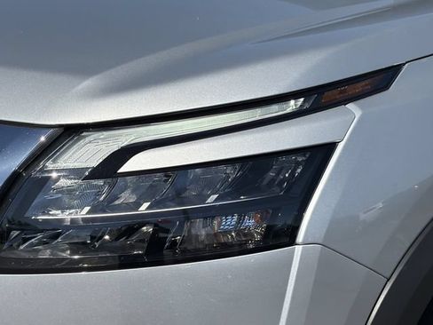 Used 2025 Nissan Pathfinder SV AWD/4WD image 9