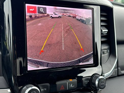 New 2026 RAM 1500 4x4 Crew Cab image 17