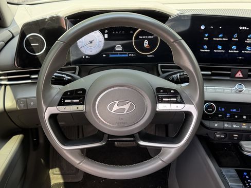 Used 2025 Hyundai Elantra SEL FWD image 6