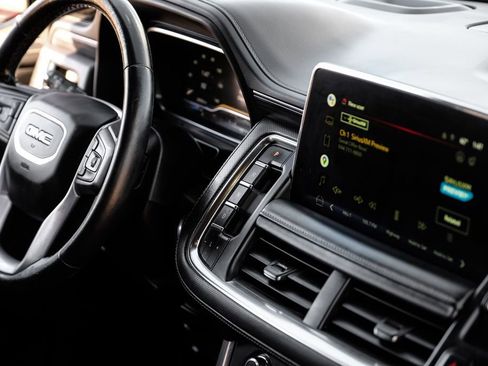 Used 2022 GMC Yukon XL SLT image 21