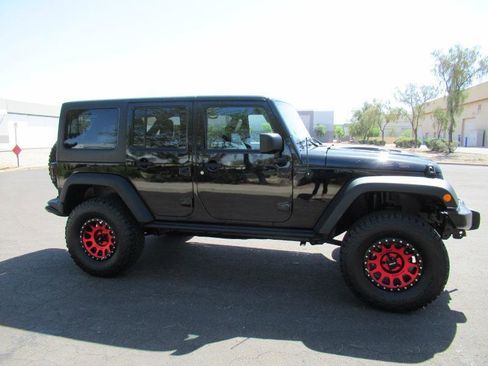 Used 2013 Jeep Wrangler Unlimited Sahara AWD/4WD image 5