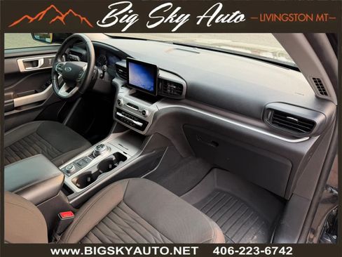 Used 2021 Ford Explorer XLT w/ Class III Trailer Tow Package AWD/4WD image 14