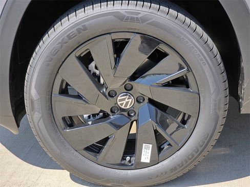 New 2026 Volkswagen Atlas SE image 8