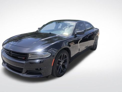 Used 2022 Dodge Charger SXT w/ Blacktop Package RWD image 2