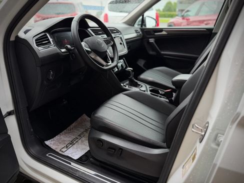 Used 2024 Volkswagen Tiguan SE AWD/4WD image 7