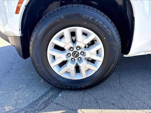 Used 2022 Nissan Frontier SV AWD/4WD image 12