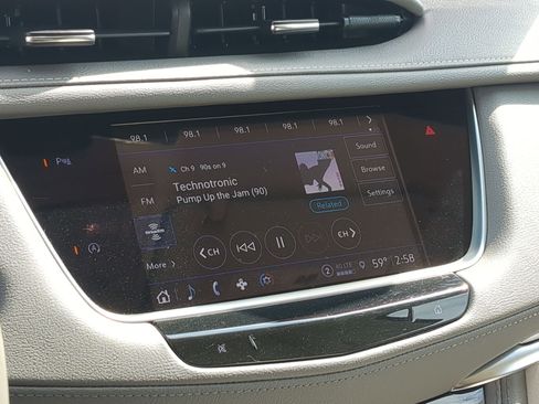 Certified 2022 Cadillac XT5 Premium Luxury AWD/4WD image 12