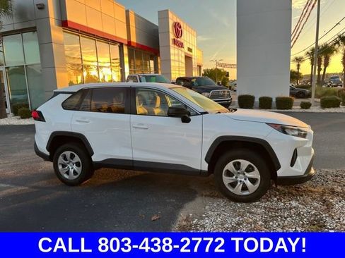 Used 2022 Toyota RAV4 LE FWD image 2