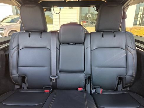 Used 2024 Jeep Wrangler Unlimited Sahara w/ Technology Group AWD/4WD image 11