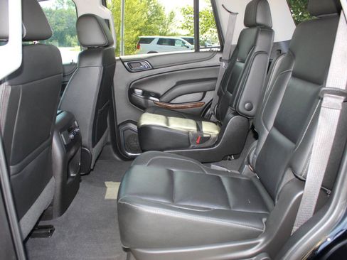 Used 2019 Chevrolet Tahoe LT w/ Luxury Package AWD/4WD image 13