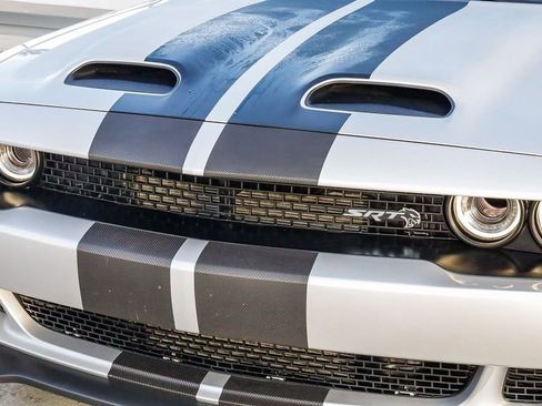 Used 2019 Dodge Challenger SRT Hellcat image 6