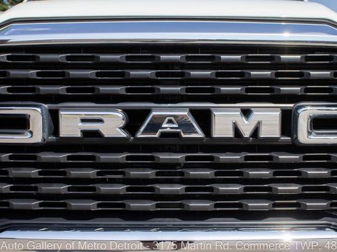 Used 2024 RAM 5500 4x4 Regular Cab image 23