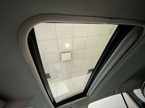 Used 2018 Toyota RAV4 XLE w/ Plus Extra Value Package image 21