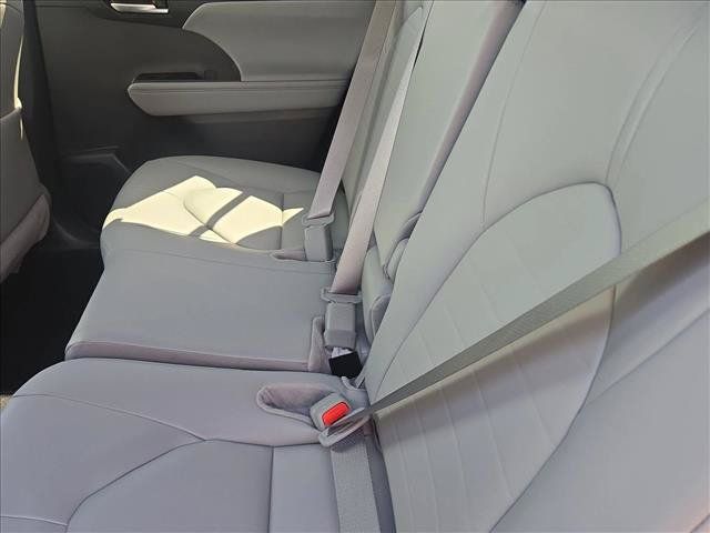New 2026 Toyota Highlander XLE AWD/4WD image 16