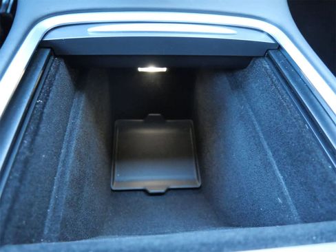 Used 2022 Tesla Model Y Long Range image 24