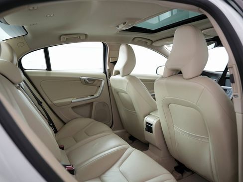 Used 2015 Volvo S60 T5 Platinum image 36