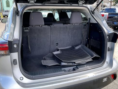 Used 2023 Toyota Highlander L FWD image 18
