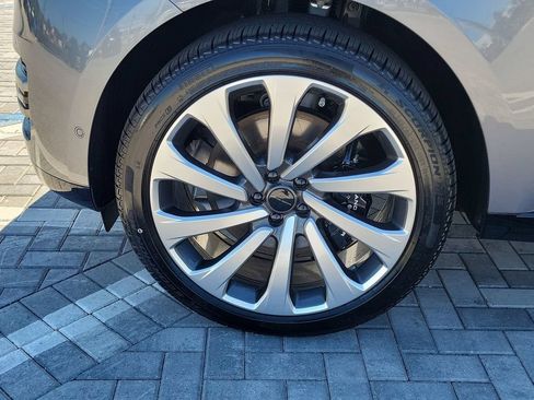 New 2026 Land Rover Range Rover Long Wheelbase SE AWD/4WD image 13