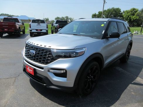 Used 2023 Ford Explorer ST-Line w/ Class IV Trailer Tow Package AWD/4WD image 11