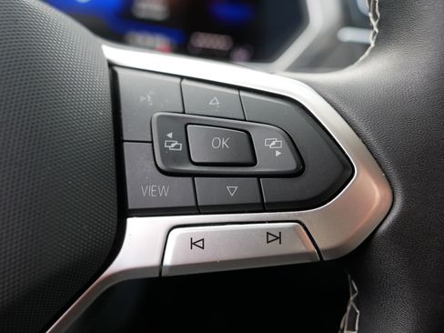 Used 2024 Volkswagen Tiguan SE image 29