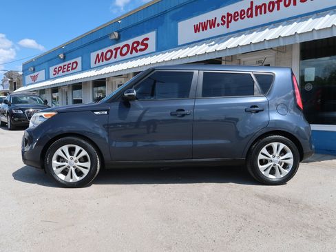 Used 2016 Kia Soul ! w/ Premium Package FWD image 3