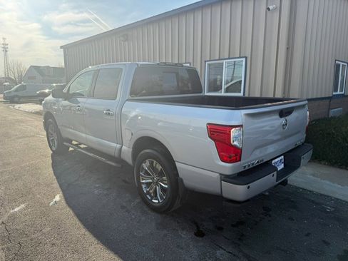 Used 2018 Nissan Titan SV w/ SV Convenience Package image 6